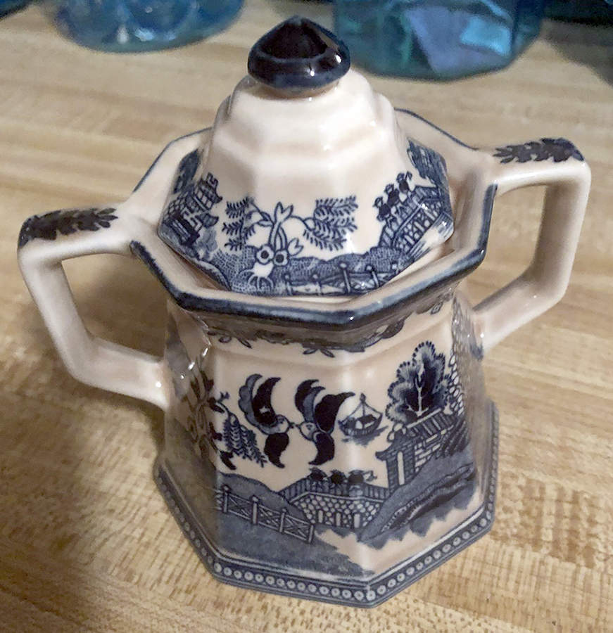 CI1 Sugar Bowl & Lid by C Challinor-1