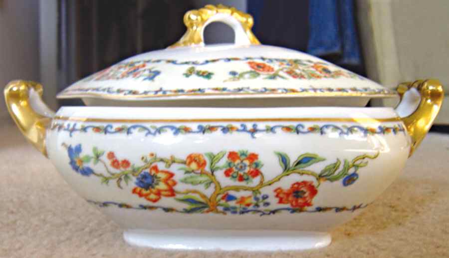 CZE171 Round Covered Vegetable by Czechia-Czechoslovakia-1