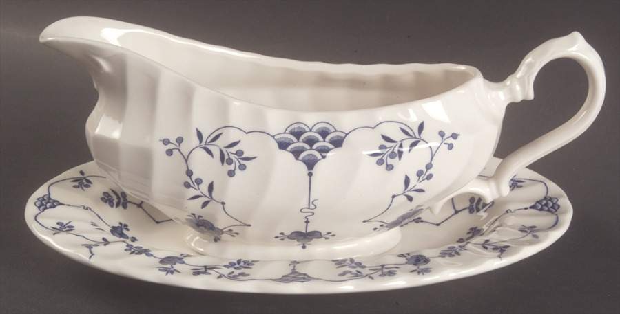 Finlandia (Swirl Rim, Columbia, Malaysia) Gravy Boat & Underplate by Churchill-1