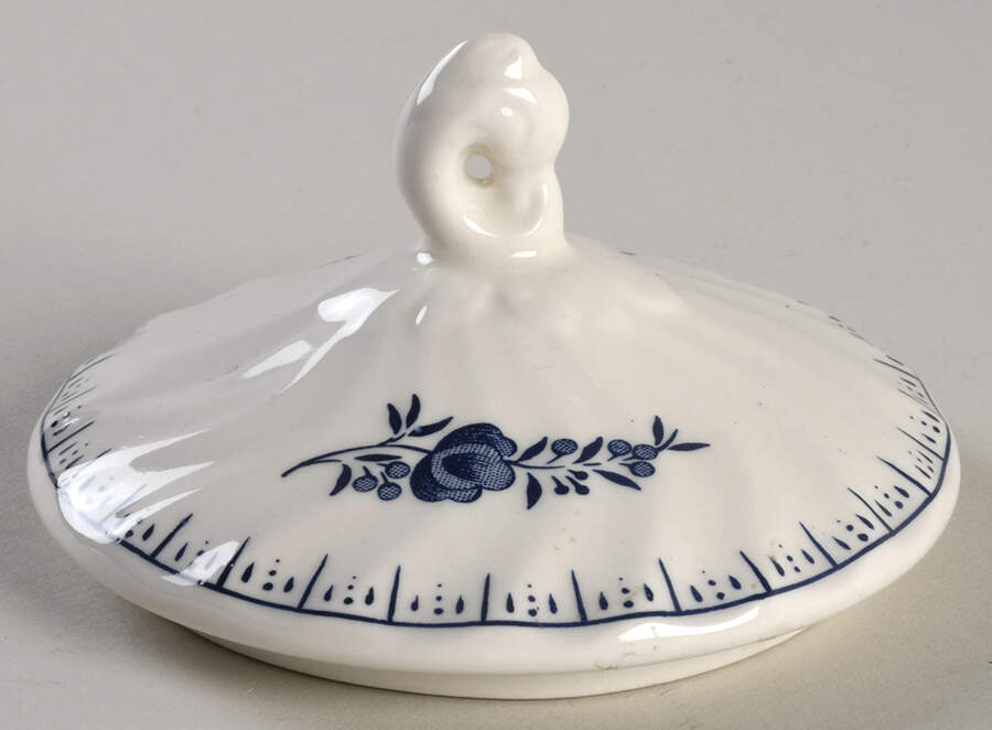 Finlandia (Swirl Rim, Columbia, Malaysia) Lid for Sugar Bowl by Churchill-1