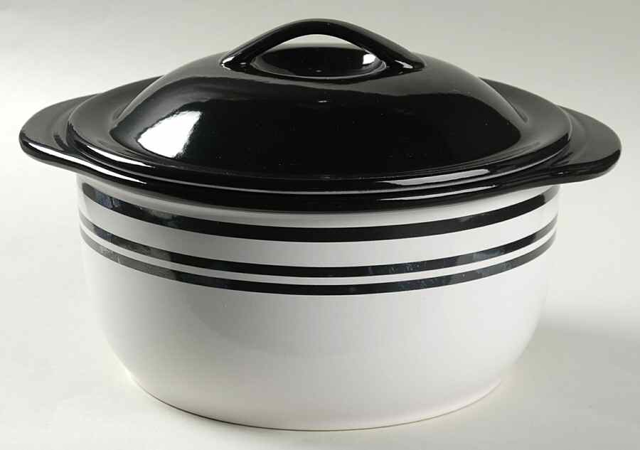 Classic Cafe Black 1.5 Qt Round Covered Casserole by Corning Corelle-1