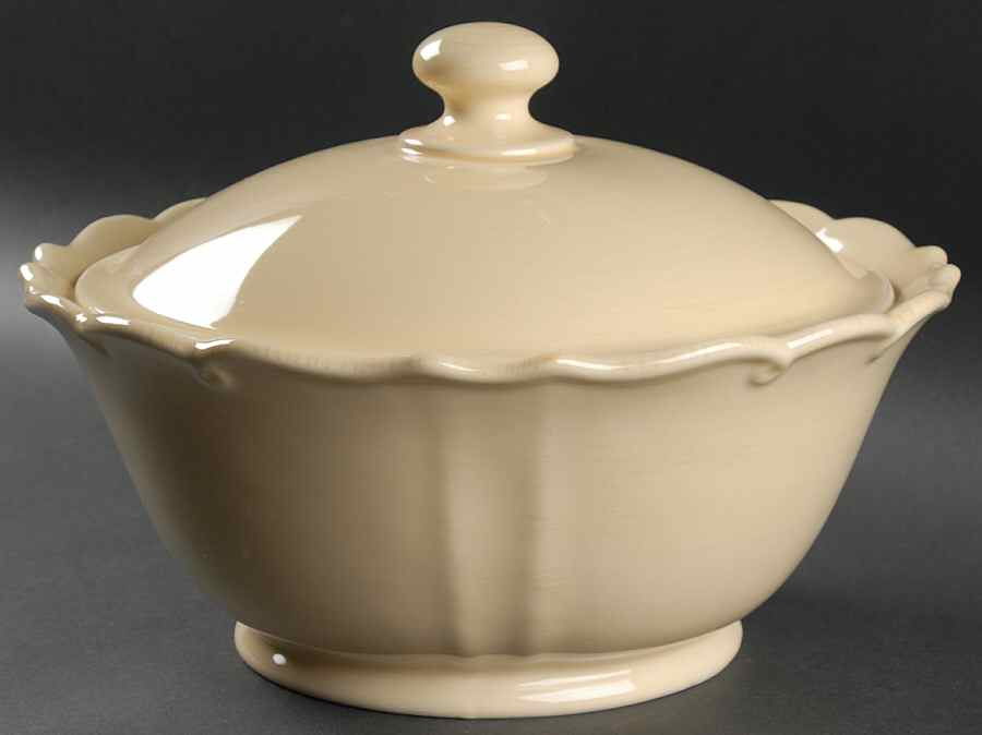 Traditions Yellow (Corelle) 3 Quart Round Covered Casserole by Corning Corelle-1
