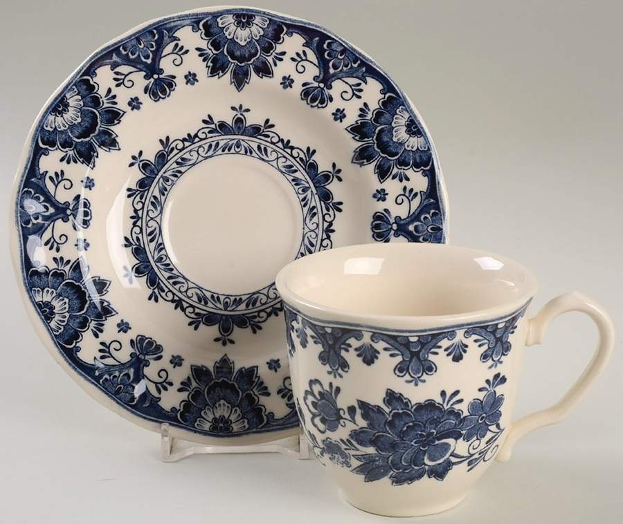 CYQ3 Flat Cup & Saucer Set by Claytan-1