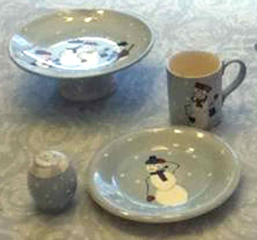 C9I1 Salad Plate by Christmas Street-1