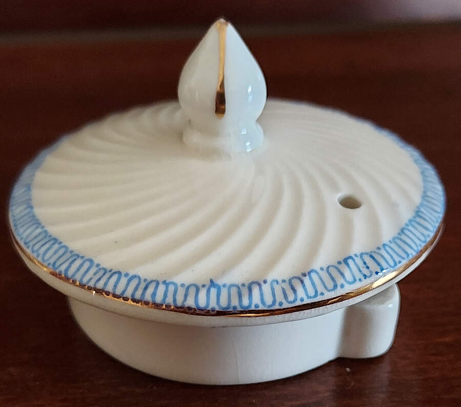 1431 Lid for Teapot by Chapman's (England)-1