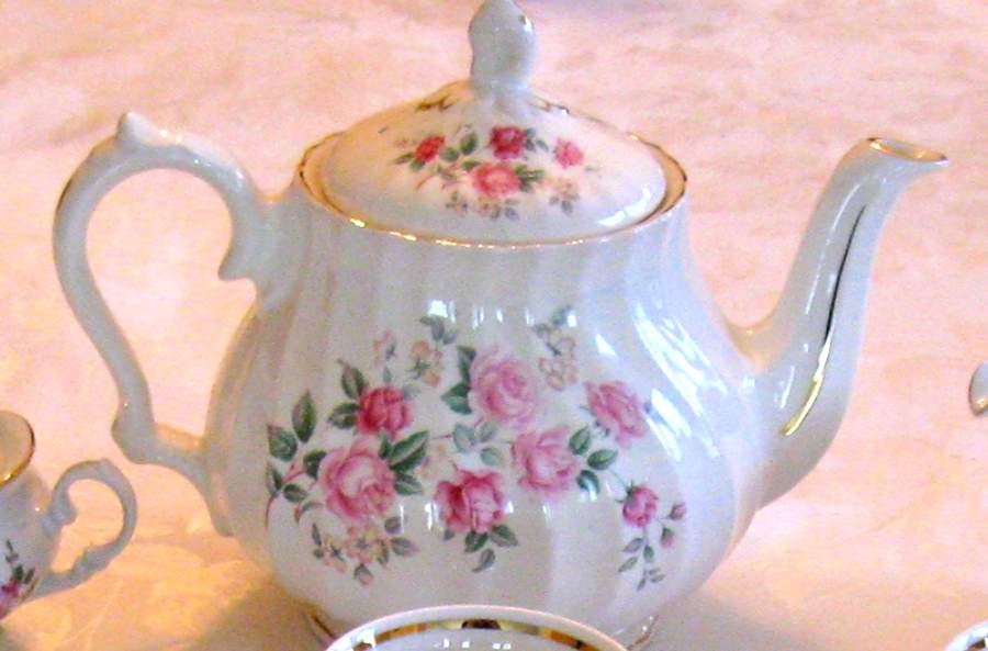 CDT25 Teapot & Lid by Crown Dorset-1