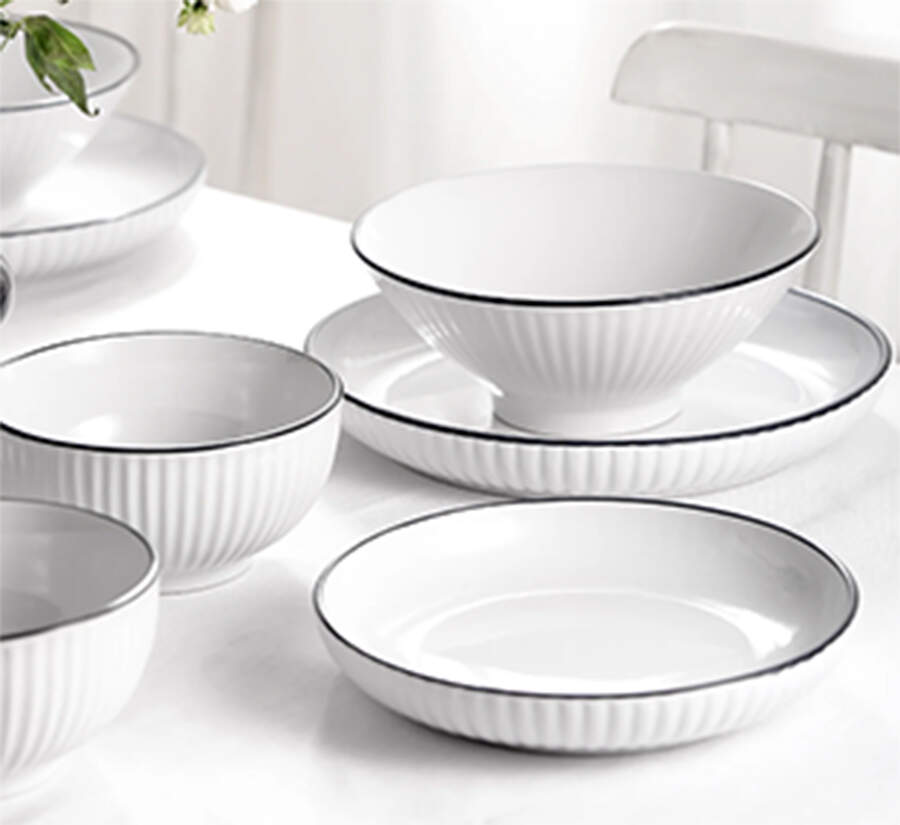 Lustra White Dinner Plate by Christian Siriano New York-1