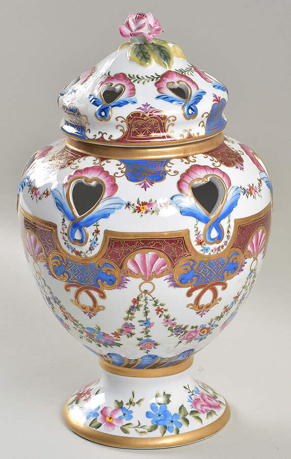 Pompadour Large Potpourri with Lid by Chelsea House-1