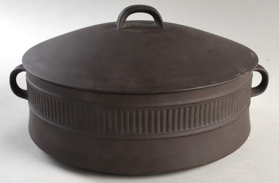 Flamestone Smooth Brown 4 Quart Round Covered Casserole by Dansk-1