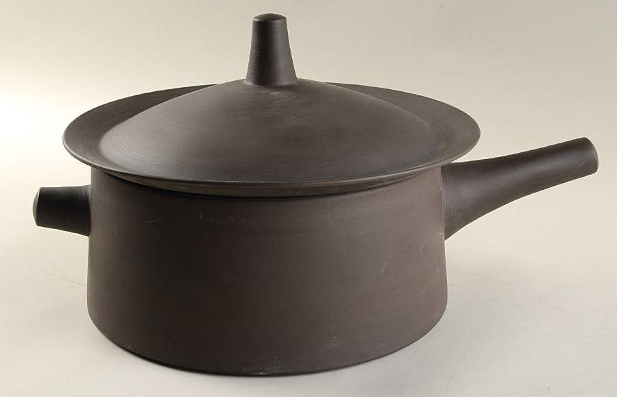 Flamestone Smooth Brown 4 Quart Round Covered Casserole by Dansk-1