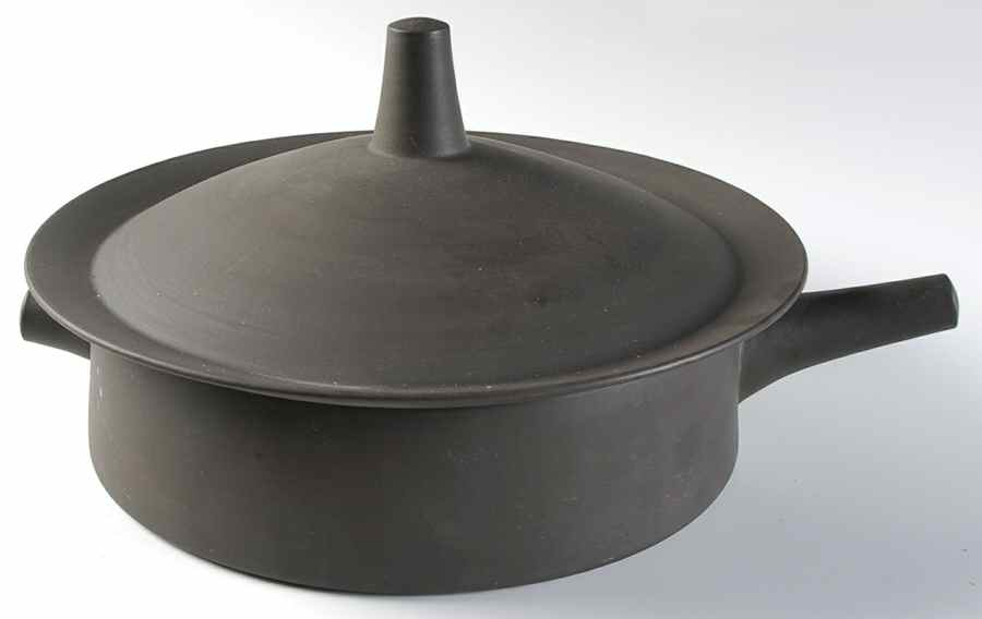 Flamestone Smooth Brown 3 Quart Covered Round Baker by Dansk-1
