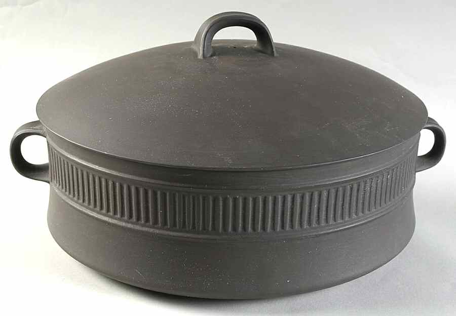 Flamestone Fluted Brown (Older) 4 Quart Round Covered Casserole by Dansk-1
