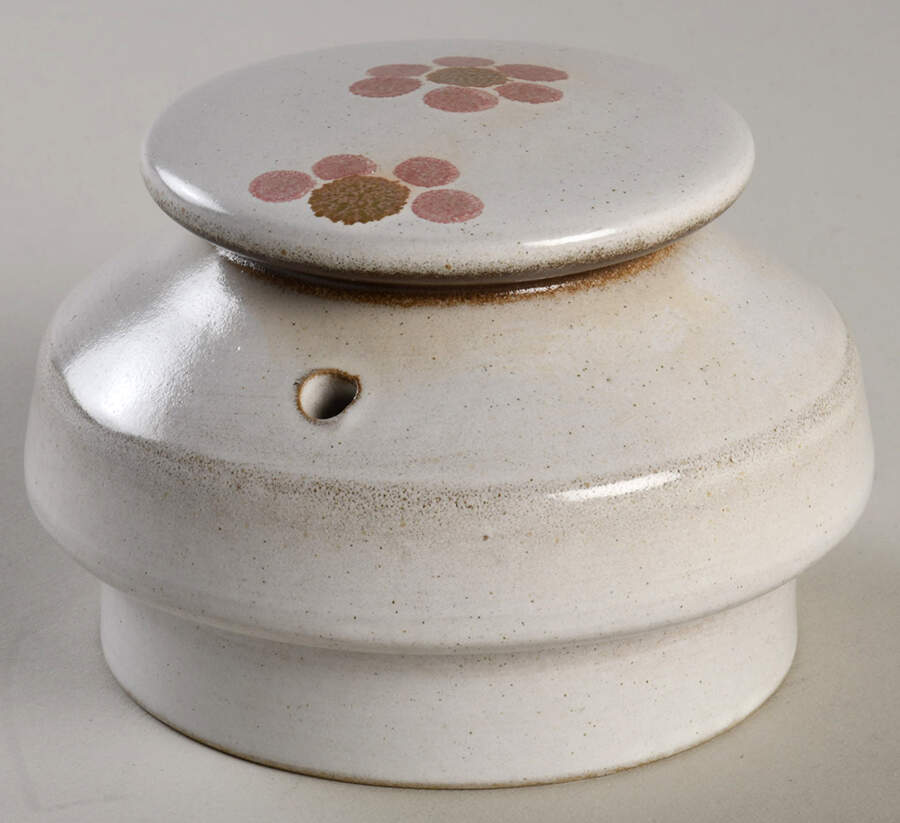 Gypsy Lid for Teapot by Denby-Langley-1