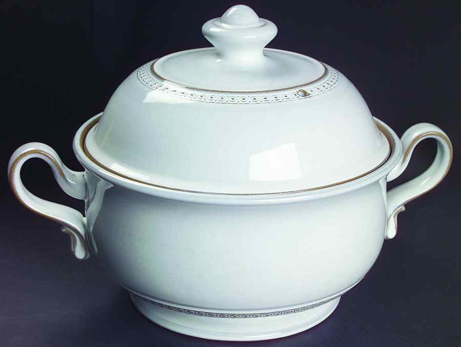 Lorenzo Medici 2 Qt Round Covered Casserole by Denby-Langley-1
