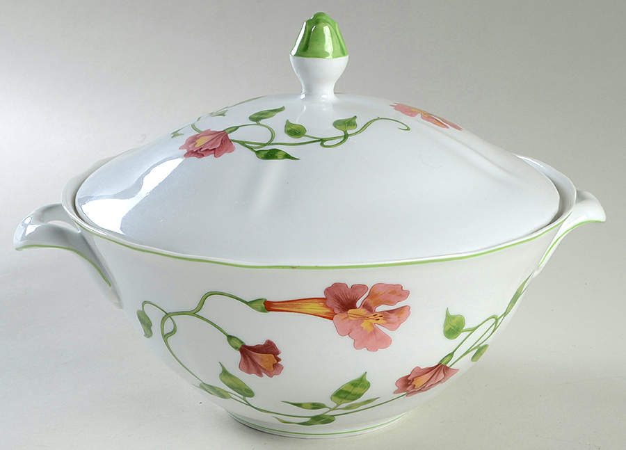 Your Majesty Round Covered Vegetable by Denby-Langley-1