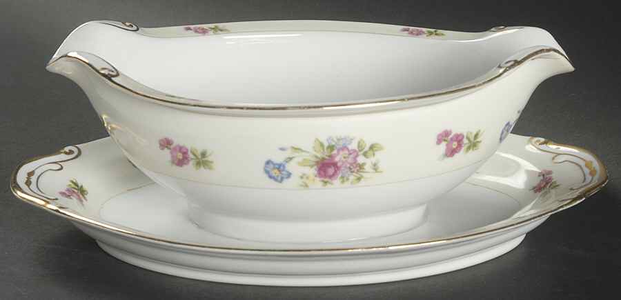 DIA6 Gravy Boat with Attached Underplate by Diamond (Japan)-1