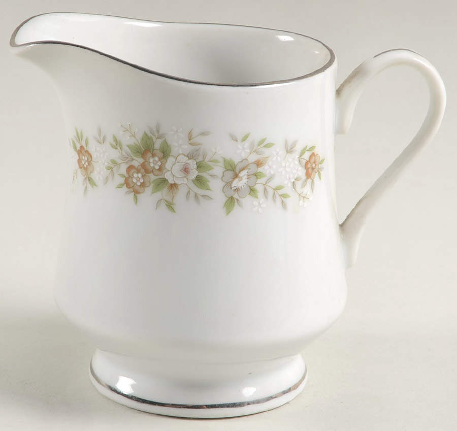 Suffolk Creamer by Diamond (Japan)-1