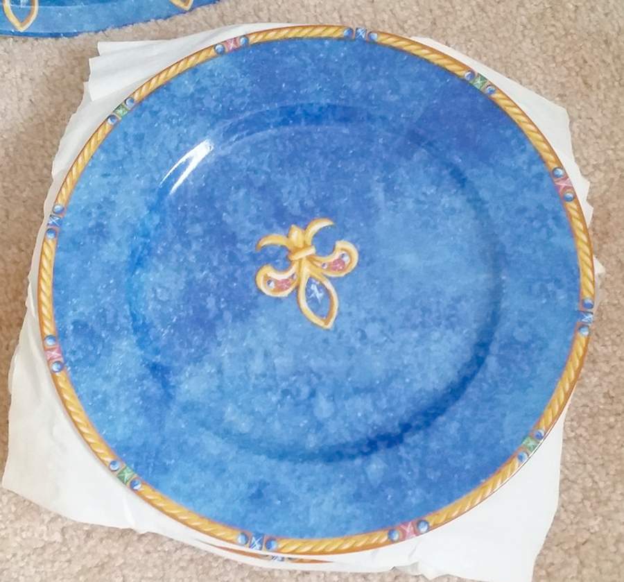 Fleur de Lis Dessert/Pie Plate by Philippe Deshoulieres-1