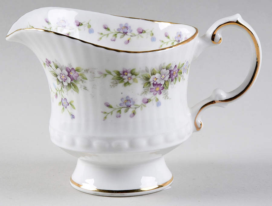 Chantilly Creamer by Elizabethan-1