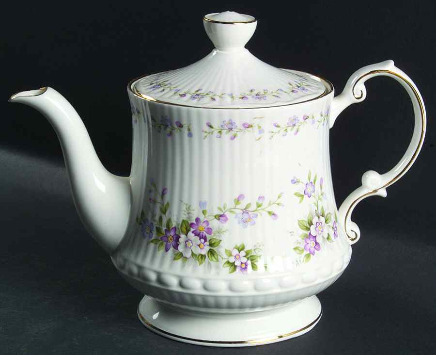 Chantilly Teapot & Lid by Elizabethan-1