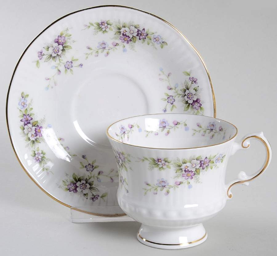 Chantilly Footed Cup & Saucer Set by Elizabethan-1