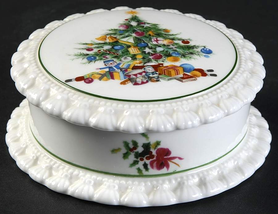 Seasons Greetings Powder Box with Lid by Elizabethan-1