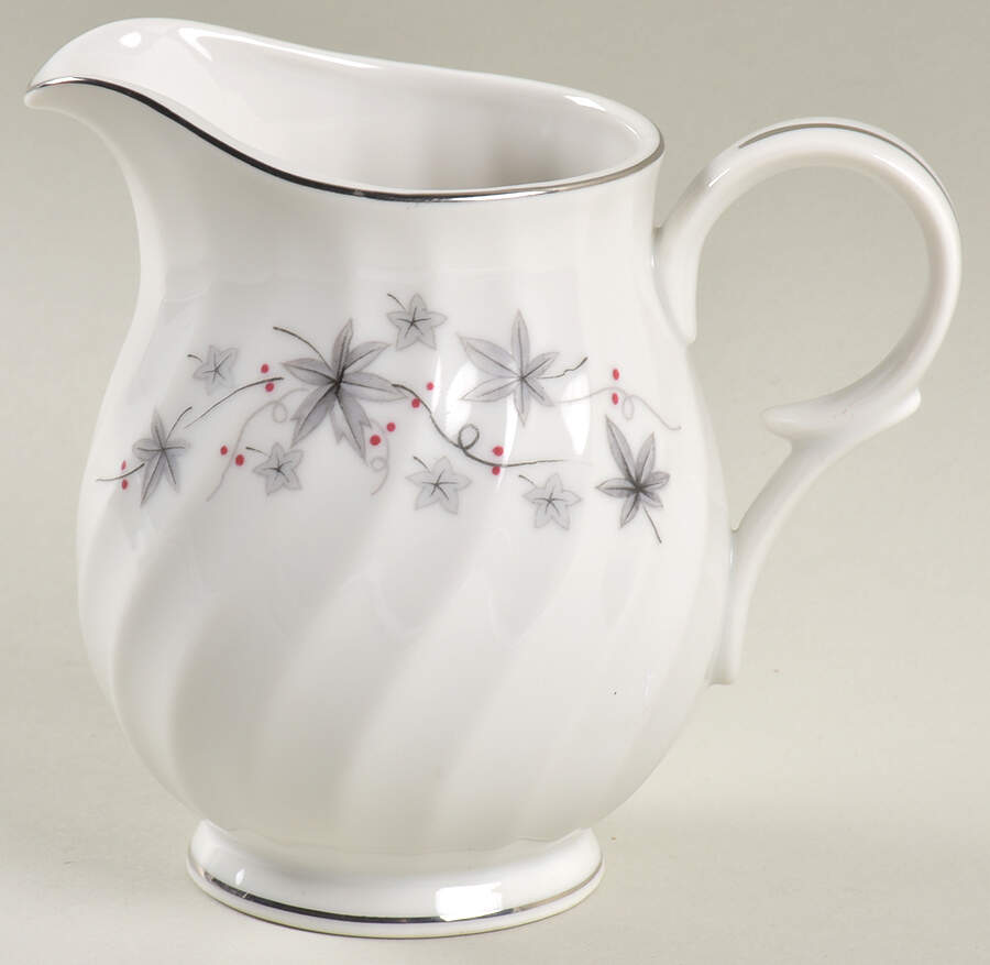 Allegro Creamer by Empress (Japan)-1