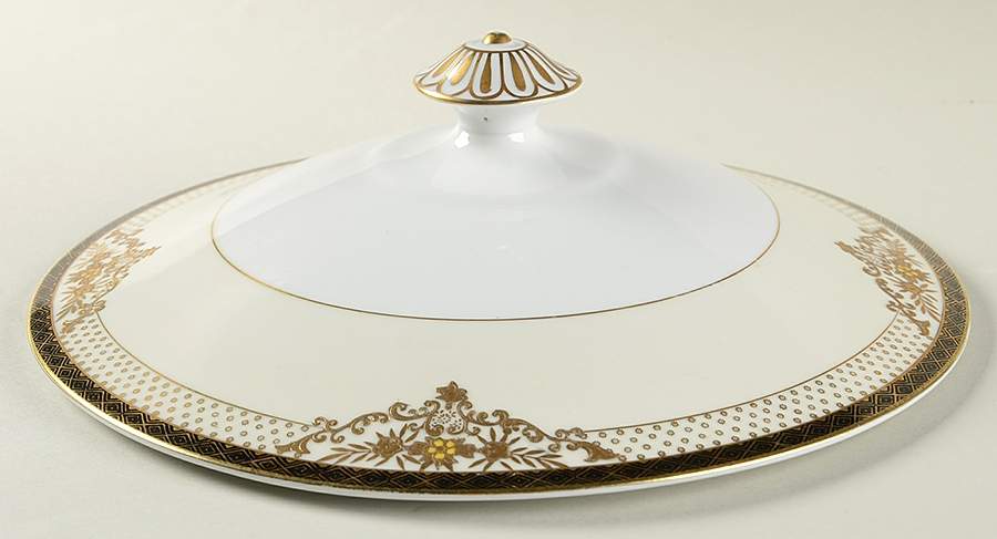 Ambassador Lid for Round Vegetable by Empress (Japan)-1