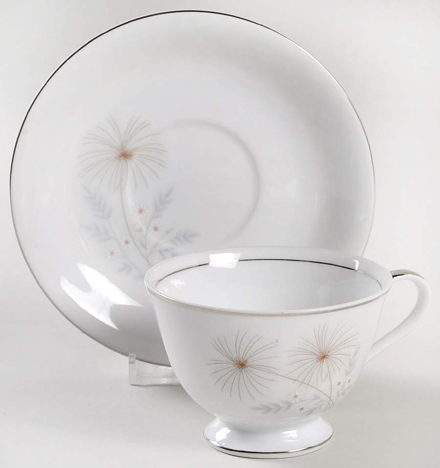 Beaux Arts Footed Cup & Saucer Set by Empress (Japan)-1