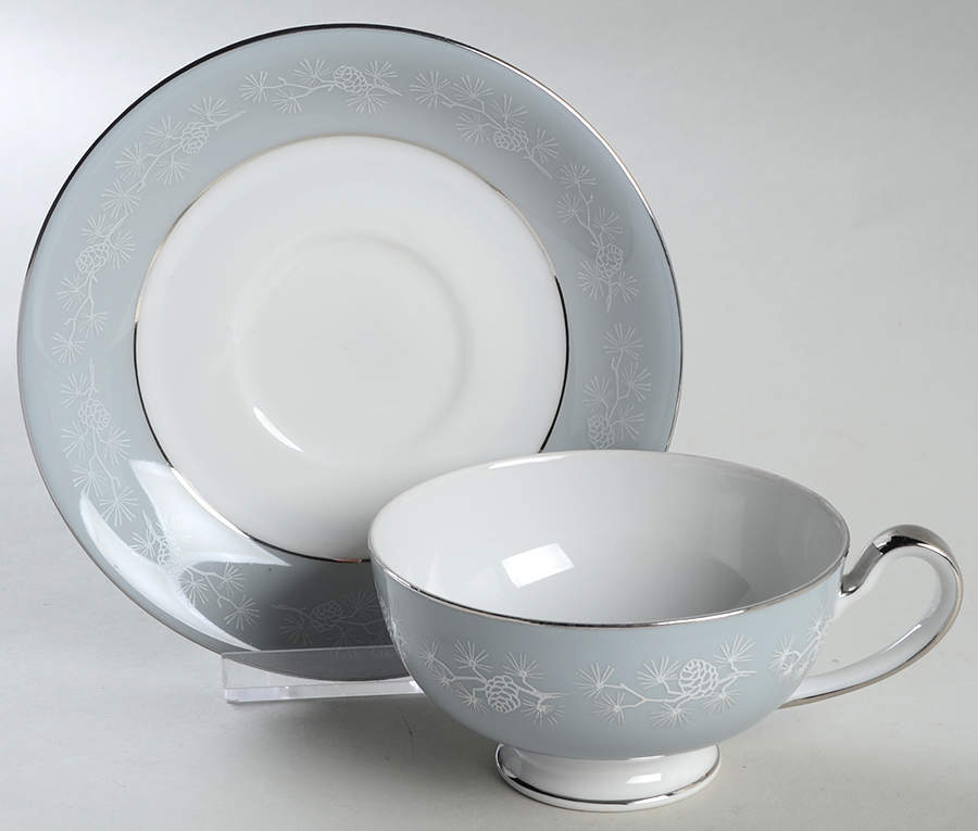 Belle Fonte Footed Cup & Saucer Set by Empress (Japan)-1
