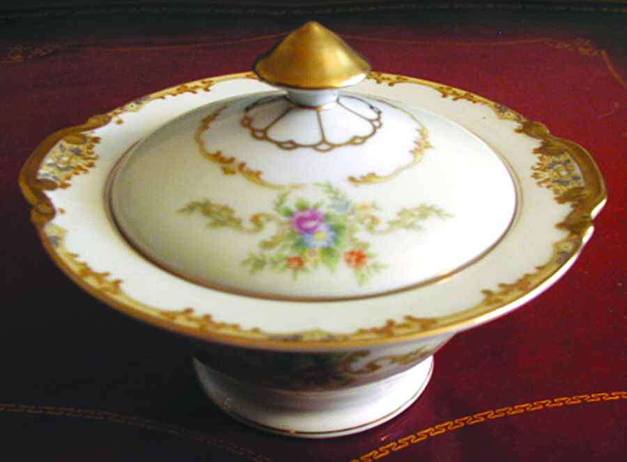 Darendale Sugar Bowl & Lid by Empress (Japan)-1