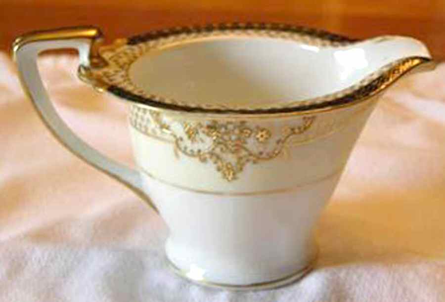 Duchess Creamer by Empress (Japan)-1