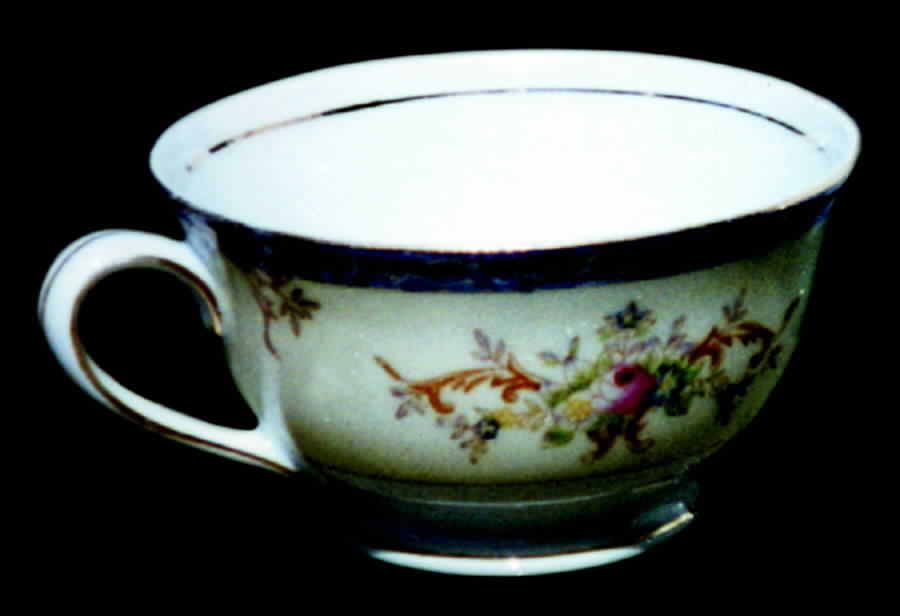 EMP14 Footed Cup by Empress (Japan)-1