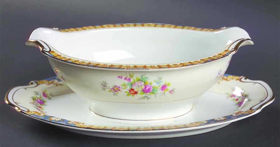 EMP2 Gravy Boat with Attached Underplate by Empress (Japan)-1