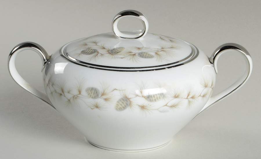Garland of Cone Sugar Bowl & Lid by Empress (Japan)-1