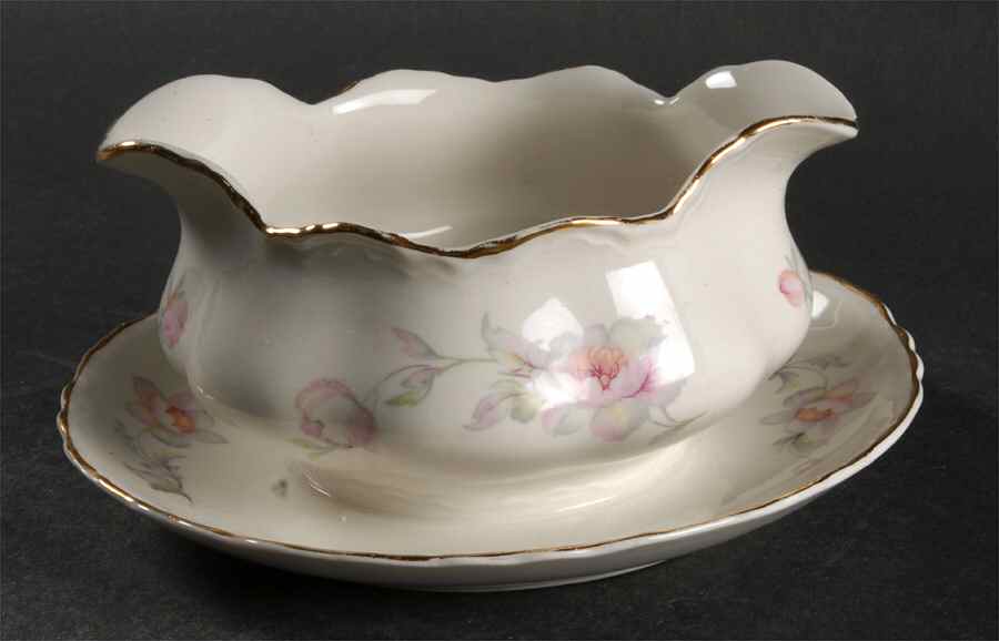 Regal Poppy Gravy Boat with Attached Underplate by Englishtown Crafts-1