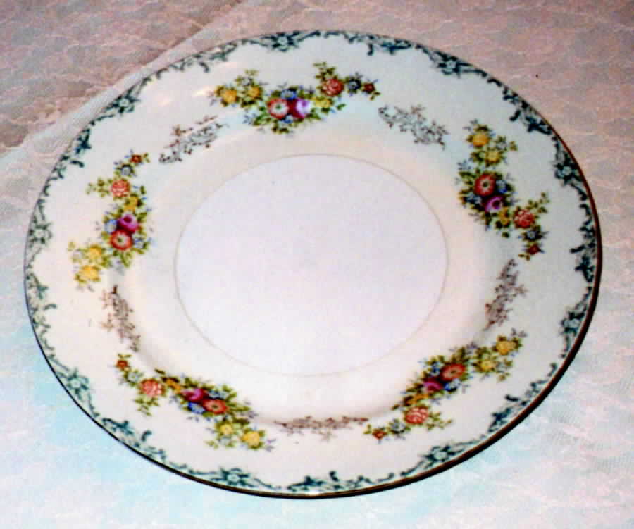 EMP46 Dinner Plate by Empress (Japan)-1