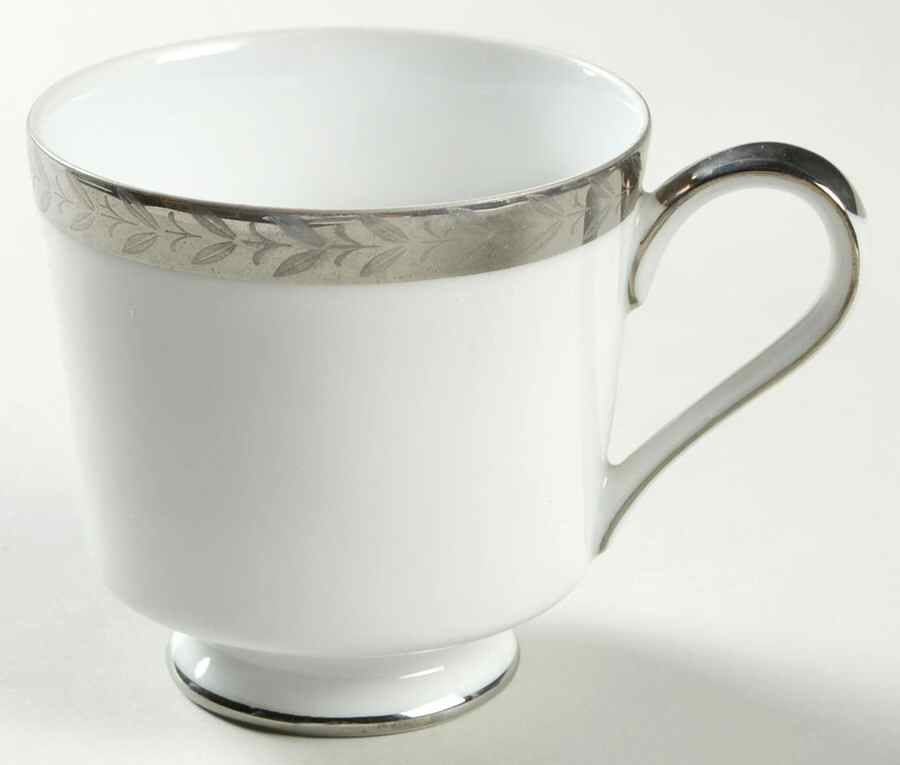 Monarch Footed Cup by Empress (Japan)-1