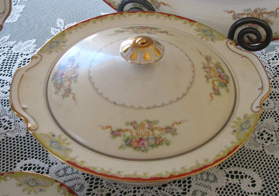 EMP55 Round Covered Vegetable by Empress (Japan)-1