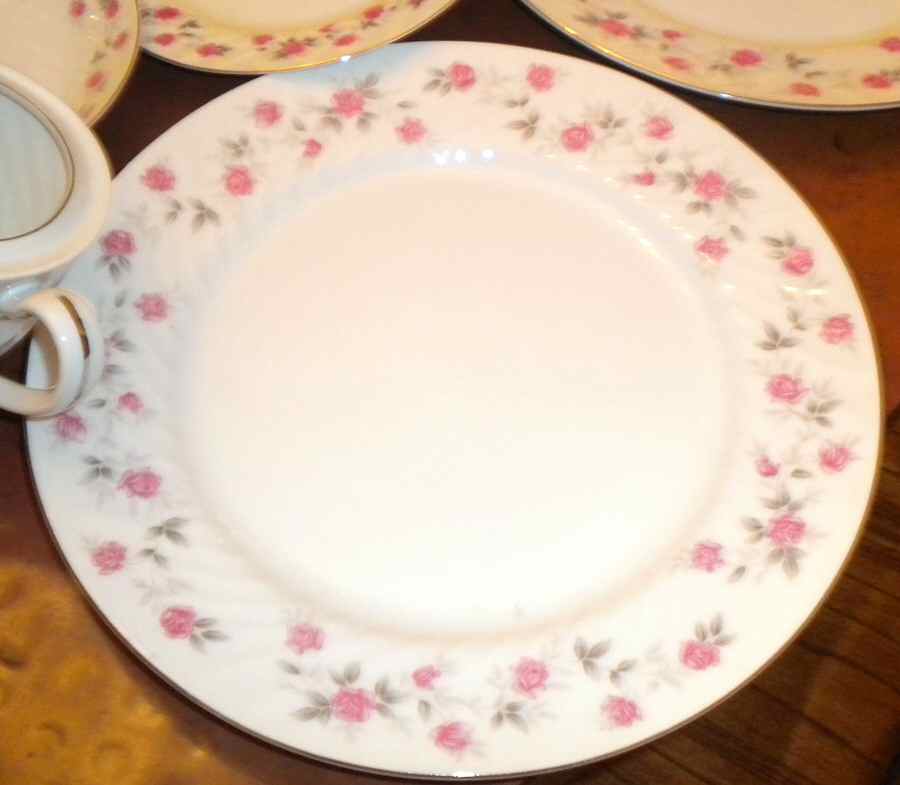 EMP80 Dinner Plate by Empress (Japan)-1