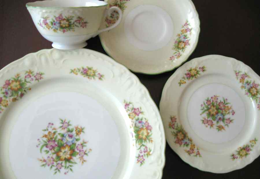 EMJ30 Footed Cup & Saucer Set by Embassy (Japan)-1
