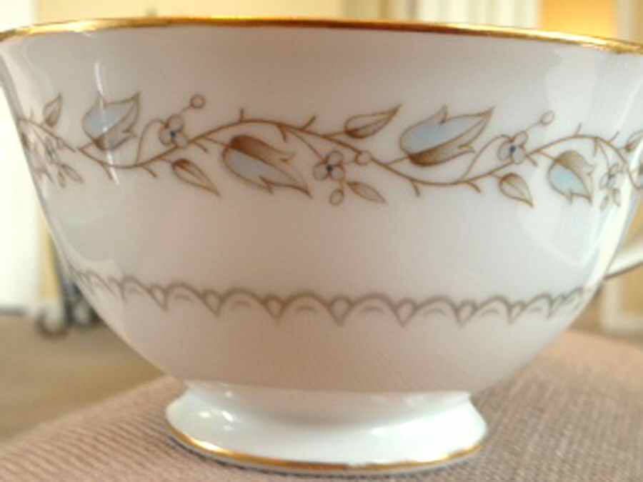 Chateau Footed Cup by Empress (Japan)-1