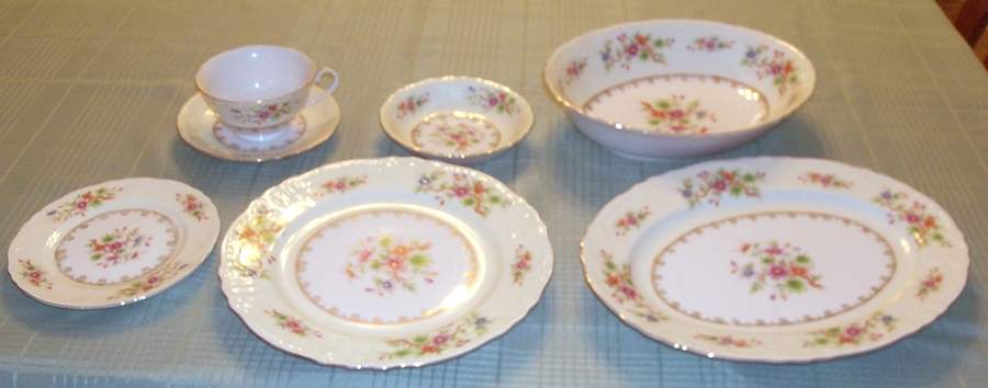 EMJ32 Footed Cup & Saucer Set by Embassy (Japan)-1