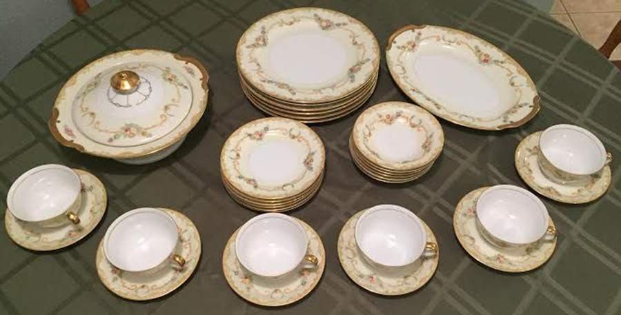 EMP132 Round Covered Vegetable by Empress (Japan)-1