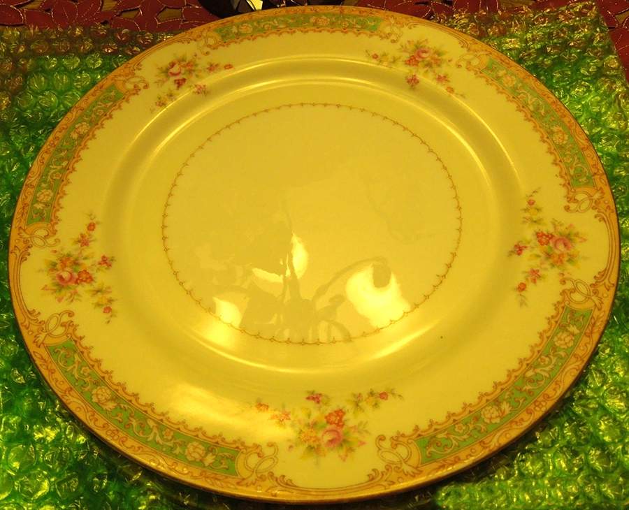 EMP133 Dinner Plate by Empress (Japan)-1