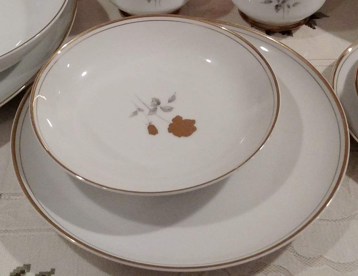 Coronation Dinner Plate by Empress (Japan)-1