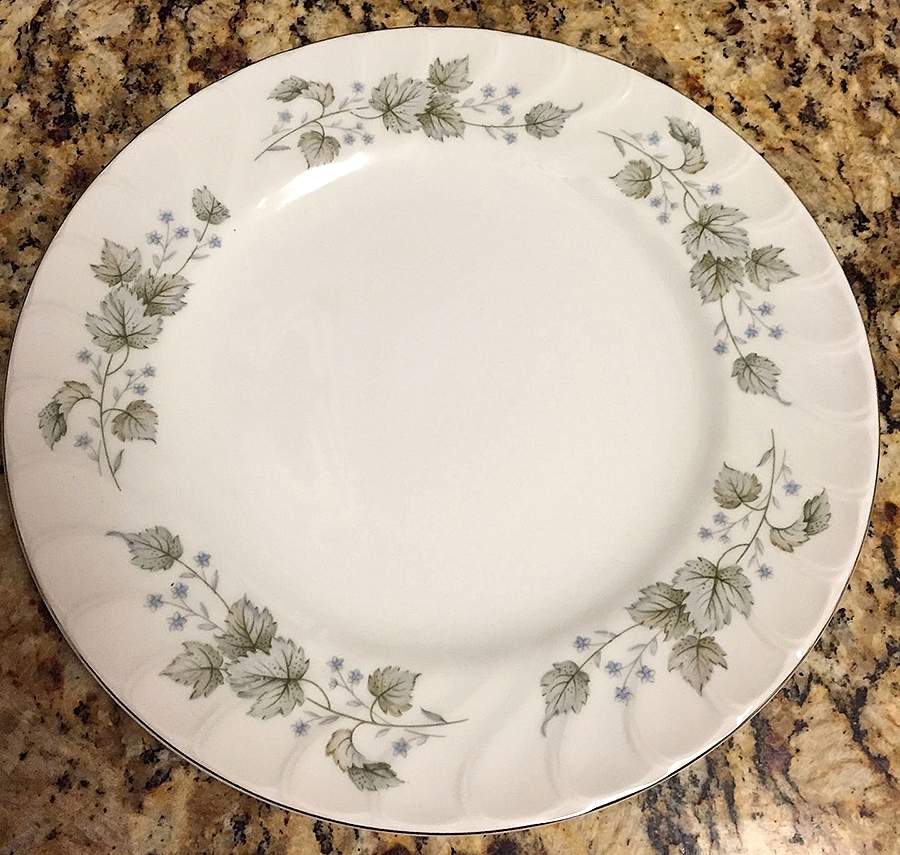 Traditional Dinner Plate by Empress (Japan)-1
