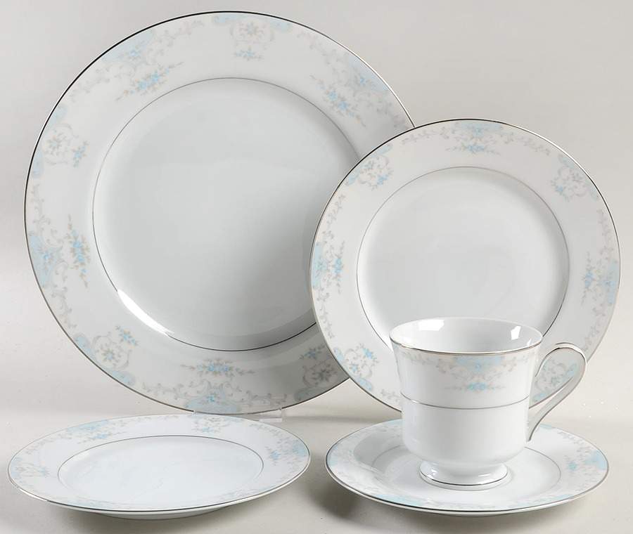 Heirloom 40 Piece Estate Set by Fashion Royale-1