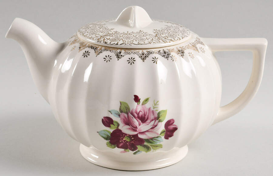 Aristocrat (Scalloped Edge, Fluted Rim) Teapot & Lid by Fairbanks Ward-1
