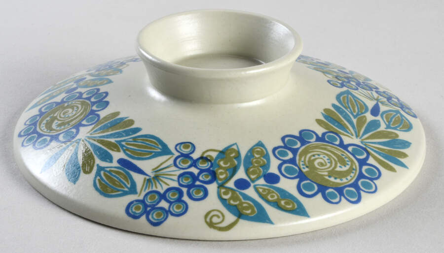 Turi Gramstad Oliver Lid for 1 Qt Round Casserole by Figgjo (Norway)-1
